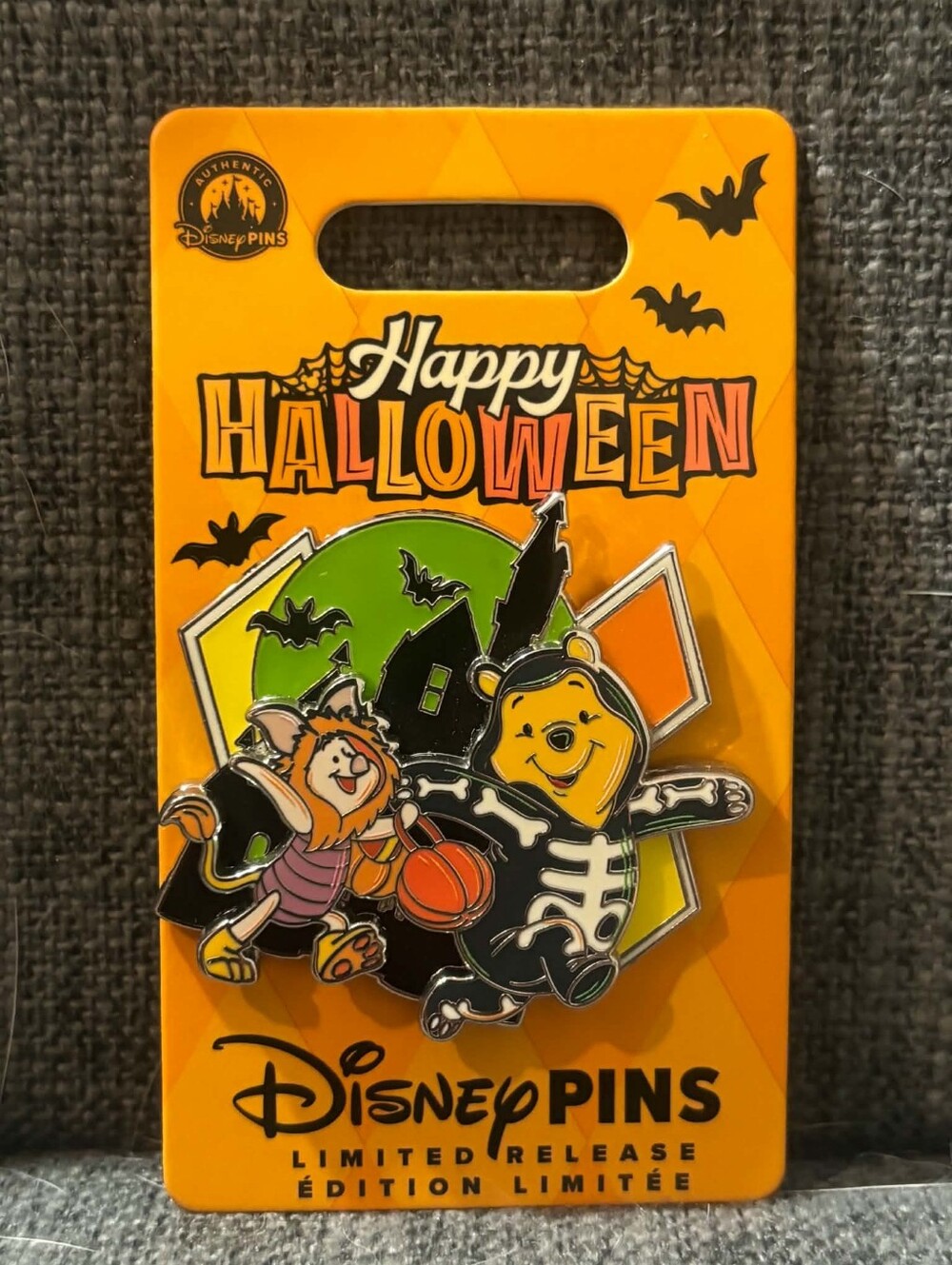 Walt Disney World Winnie The Pooh Halloween Limited Release Pin New